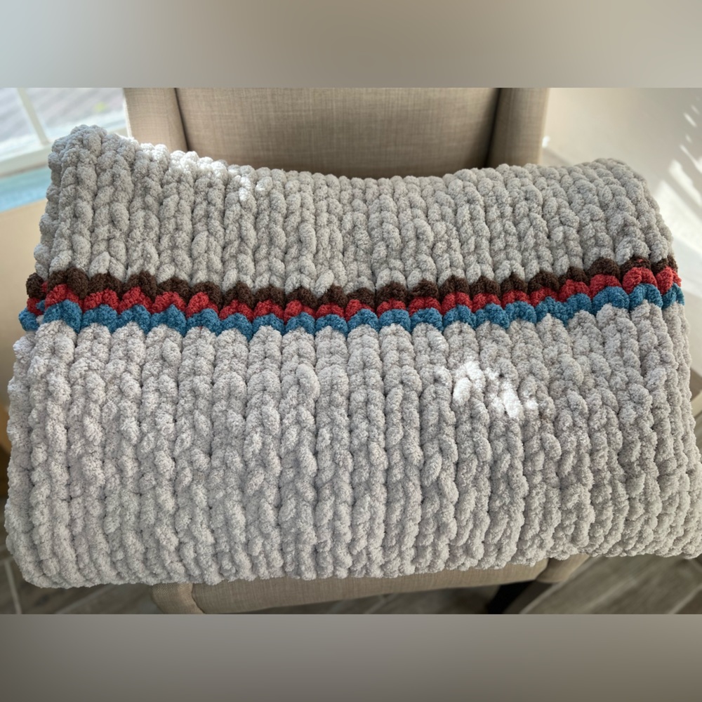 Oversize Handmade chunky knit blanket with a coastal color pattern